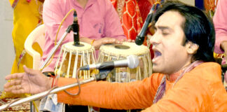 International bhajan singer Sushil Gopal Bajaj sang, maharo halo sunon ni rama pir
