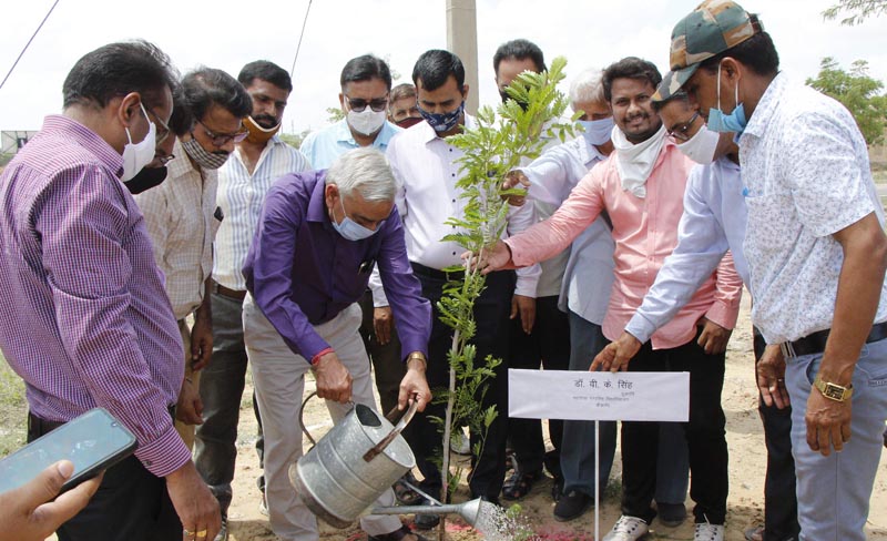 MGS University Vice Chancellor Prof. VK Singh did plantations at Polytechni College