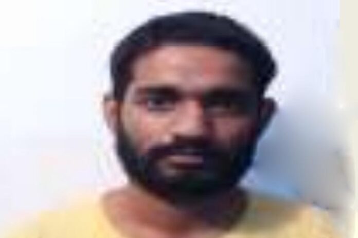 Accused of stealing lakhs of rupees and jewelry arrested