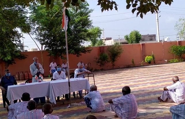 in old age home Prabhujan unfurled tricolor