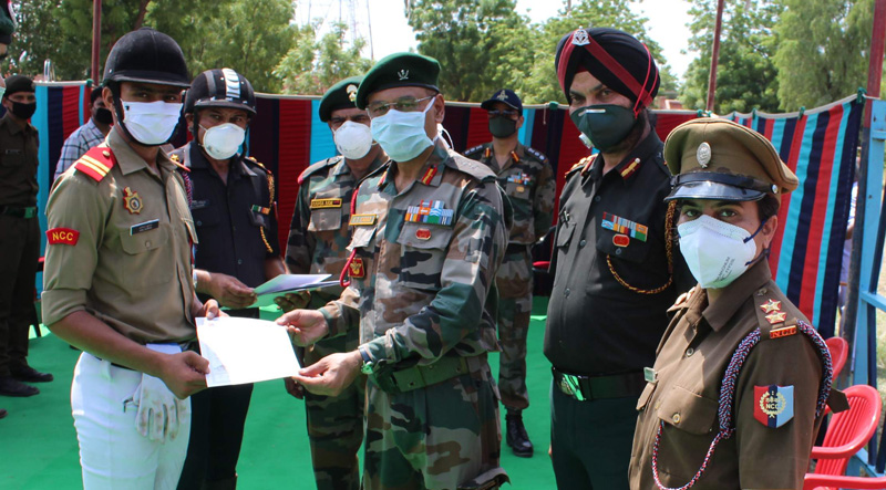 Group Commander Mahar, Inspected 1 Raj of Veterinary University. R. & V. Squadron N.C.C.