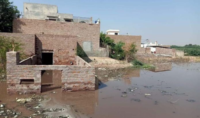 People upset due to dirty water stored in Sujandesar