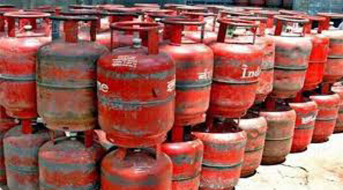 Misuse of domestic gas cylinders, 6 cylinders, 1 refilling machine and fork seized