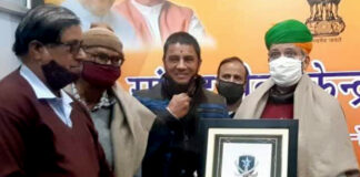 Safa-paag-turban expert Krishnachandra Purohit honored