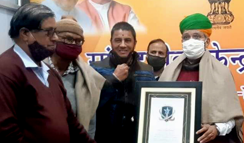 Safa-paag-turban expert Krishnachandra Purohit honored