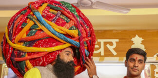 Pawan Vyas of Bikaner tied the world's largest turban