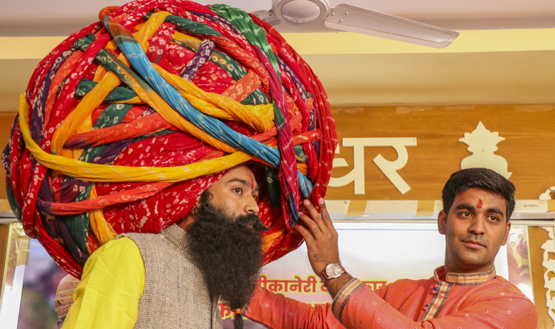 Pawan Vyas of Bikaner tied the world's largest turban