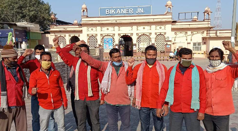 Porters shouted outside Bikaner railway station