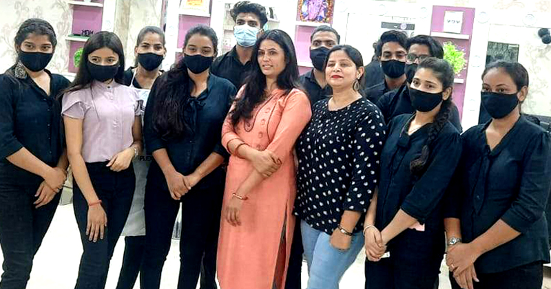 Five thousand Corona Warrior women will do free makeup - Renu Sharma