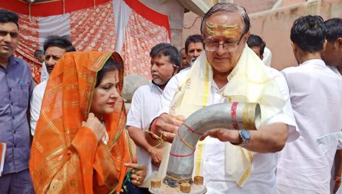 Water Resources Minister Dr. B. D. Kalla inaugurated the newly constructed tube well at Rangolai Mahadev Temple