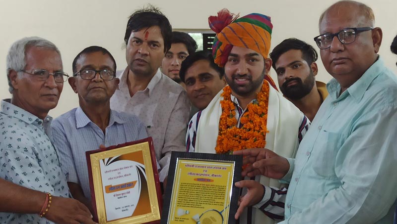 'Rangila Ratna' award presented to badminton coach Hemant Kumar Modi