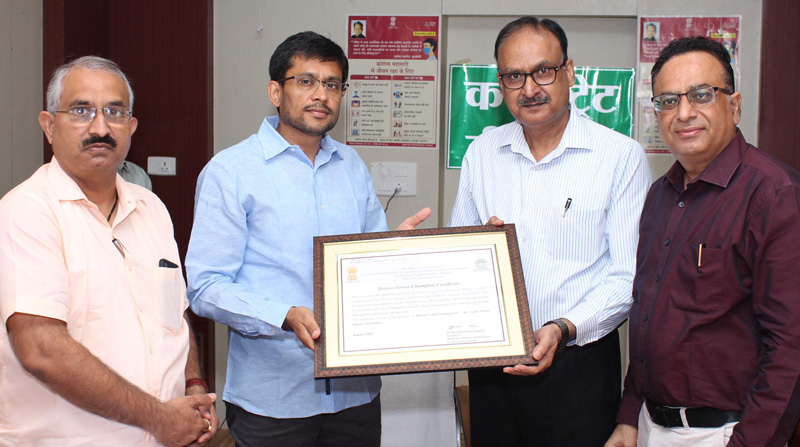 Veterinary University gets 'District Green Champion Award'