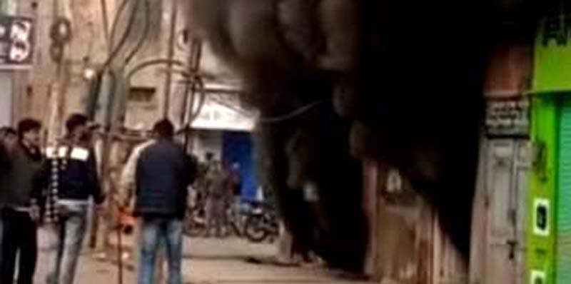 Tire warehouse damaged due to fire, loss of lakhs.