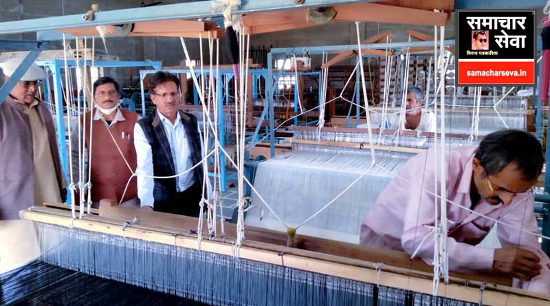 Inspection of spinning-weaving work in Napasar