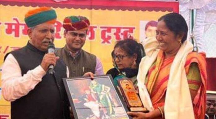 Union Minister Arjun Ram Meghwal ne wife Pana Devi ke saath kiya 55 betiyon ka kanyaadaan