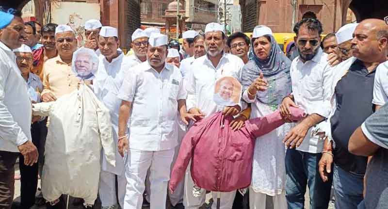 Congress Seva Dal burns effigy of PM Modi and HM Shah