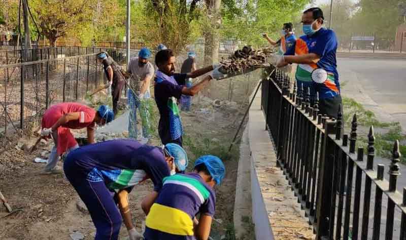 Press Club and Hour for Nation did Shramdaan in Crown Park