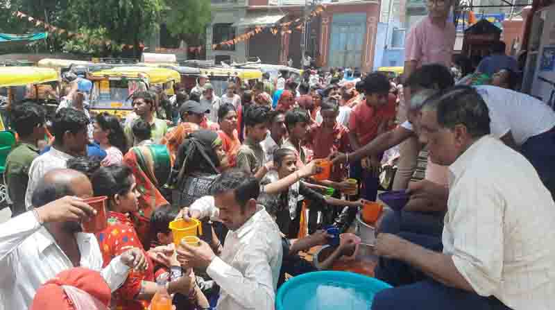 Sherbet served at the main entrance of Laxminath temple