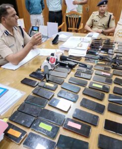 Unclaimed-mobile-found-can-bring-trouble-Yagesh-Yadav-246x300 परेशानी ला सकता है लावारिस मिला मोबाइल – याेगेश यादव