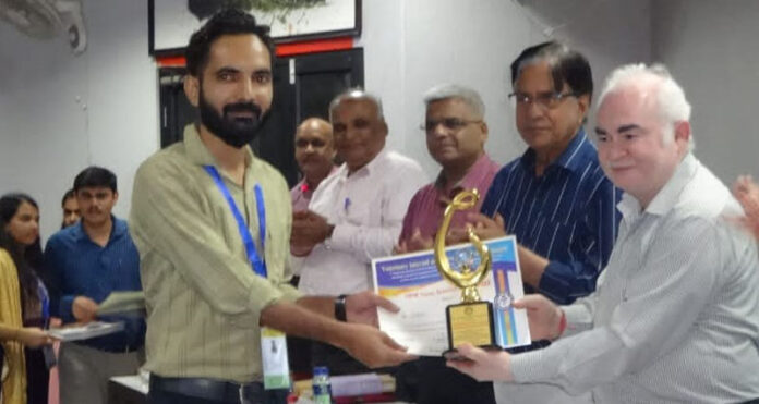 Veterinary student of Bikaner honored in Gujarat