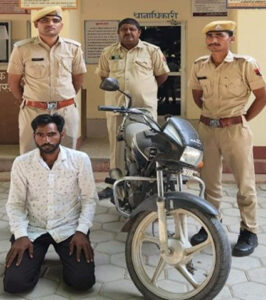 stolen-bike-recovered-from-bike-thief-debu-266x300 बाइक चोर देबू उर्फ देवाराम उर्फ देवीलाल से बरामद की चोरी की बाइक