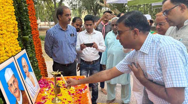 All religion prayer meetings were organized in the memory of Bapu and Shastriji.