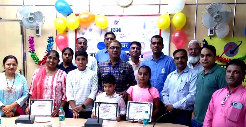 Foundation Day of BSNL – Vaishnavi, Garv and Manvi stood first in painting.