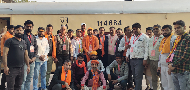 Aastha train left for Ayodhya with chants of Jai Shri Ram