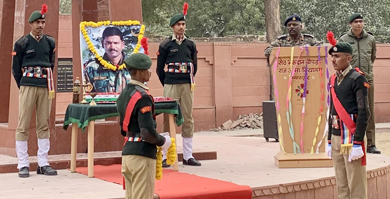 Remembered immortal martyr Major James Thomas by singing patriotic songs and poems