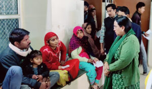 Divisional-Commissioner-Urmila-Rajoria-reached-the-hospital-1-300x176 अस्‍पताल पहुंची डिविजनल कमिशनर उर्मिला राजौरिया