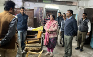 Divisional-Commissioner-inspected-the-District-Collectors-office-1-300x184 संभागीय आयुक्त ने जिला कलक्टर कार्यालय का किया निरीक्षण