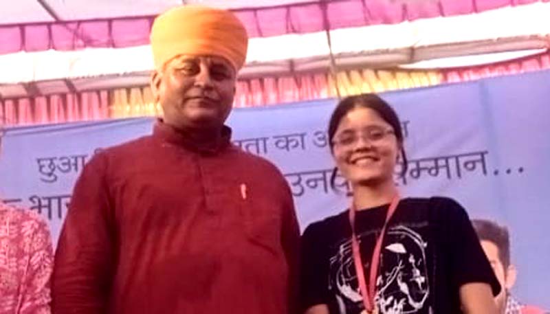 Bikaner MLA Jethanand Vyas felicitated talented student Palak Joshi