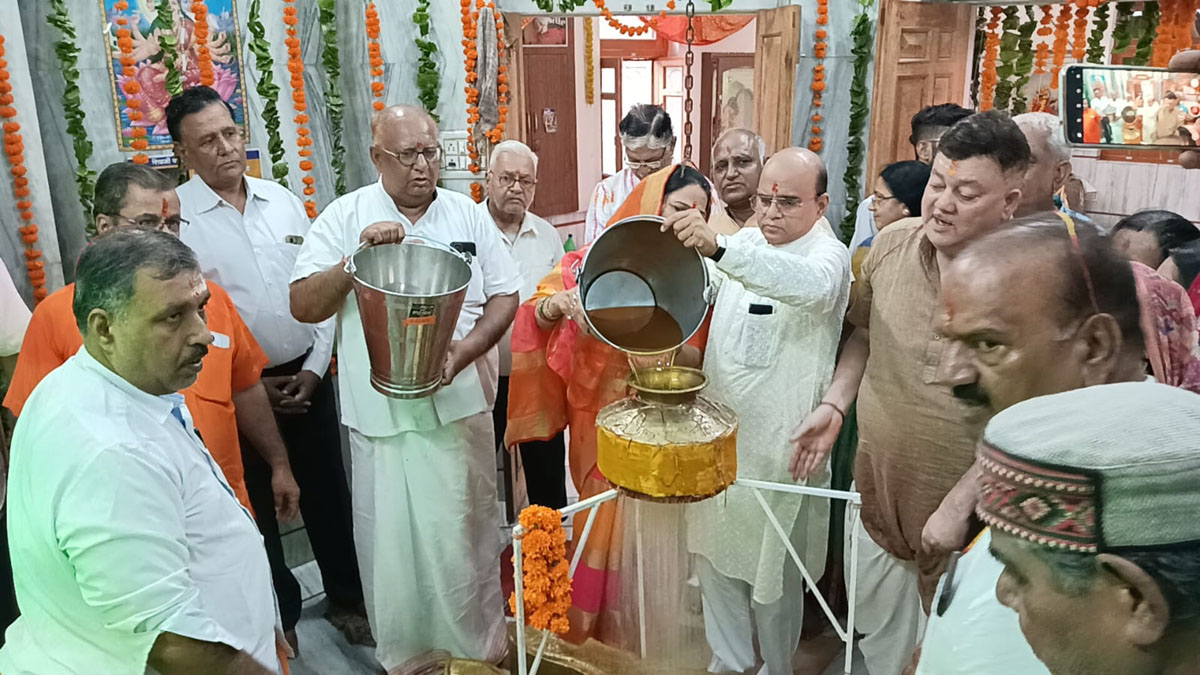 Sahastradhara Abhishek of Muktinath Mahadev was done in Brahma Garden