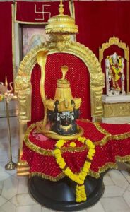 Worshiped-the-Laleshwar-Mahadev-idol-adorned-with-gold-ornaments2-184x300 स्वर्ण आभूषणों से श्रृंगारित लालेश्वर महादेव प्रतिमा का किया पूजन  