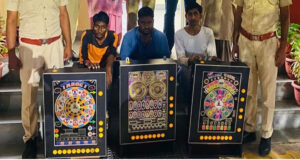 Illegal gambling house in Deepak Arora's shop, three arrested