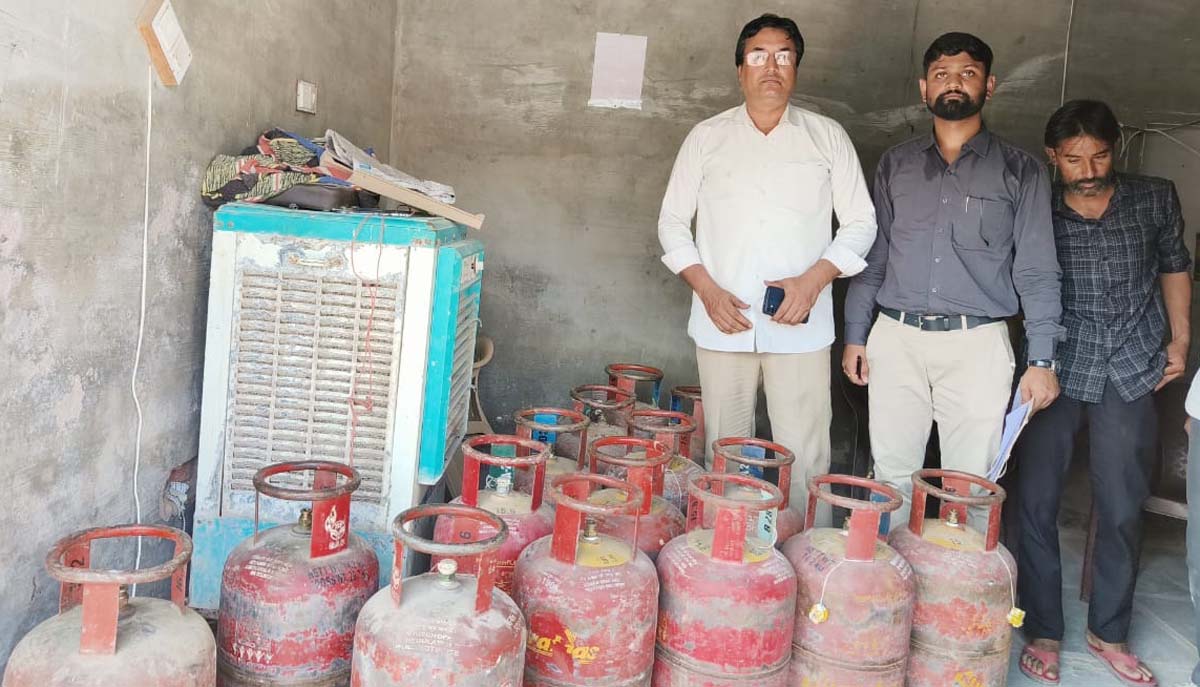 Logistics department confiscated 15 domestic gas cylinders