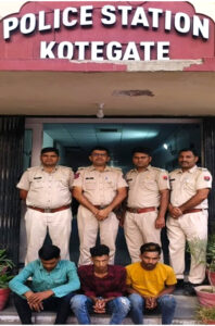 Three-clever-thieves-Sohail-Shoaib-Khan-and-Shofin-Raja-arrested-Copy-198x300 तीन शातिर चोर सोहेल, शोएब खान व शोफिन राजा गिरफ्तार