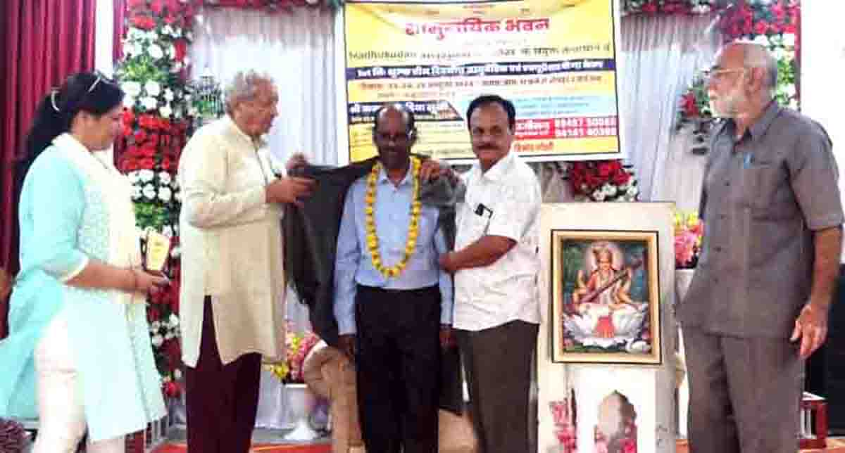 Acupressure medical expert Kamal Choradia honored