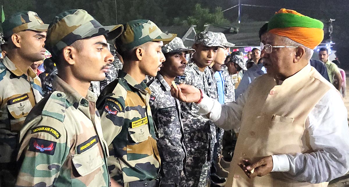 Minister Meghwal fed sweets to air force personnel on Diwali