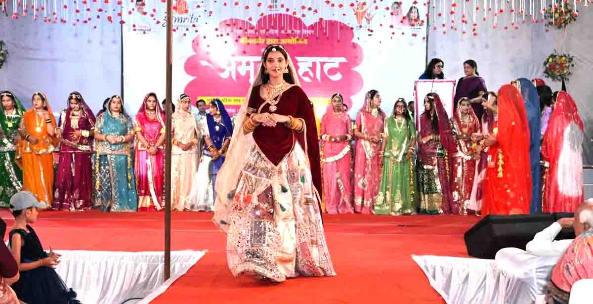 Jaimala Modi became Amrita Queen in Amrita Haat Rajasthani Fashion Show