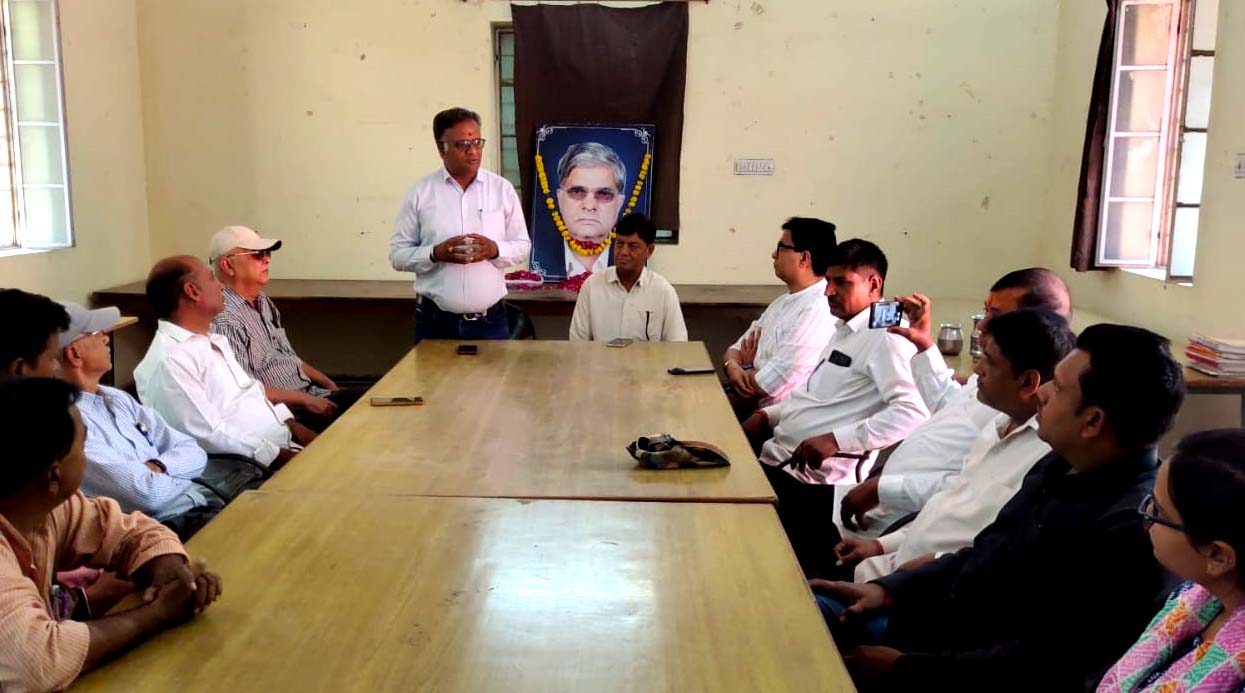 Tribute to senior journalist Ashok Mathur on his death anniversary