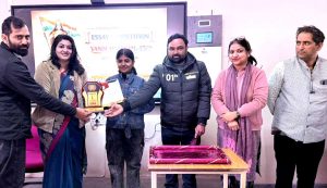 Vandana-Purohit-Jayshree-Prajapat-and-Naresh-Kumar-were-the-winners-in-the-essay-writing-competition.2-300x173 निबंध लेखन में वंदना पुरोहित, जयश्री प्रजापत व नरेश कुमार रहे विजेता