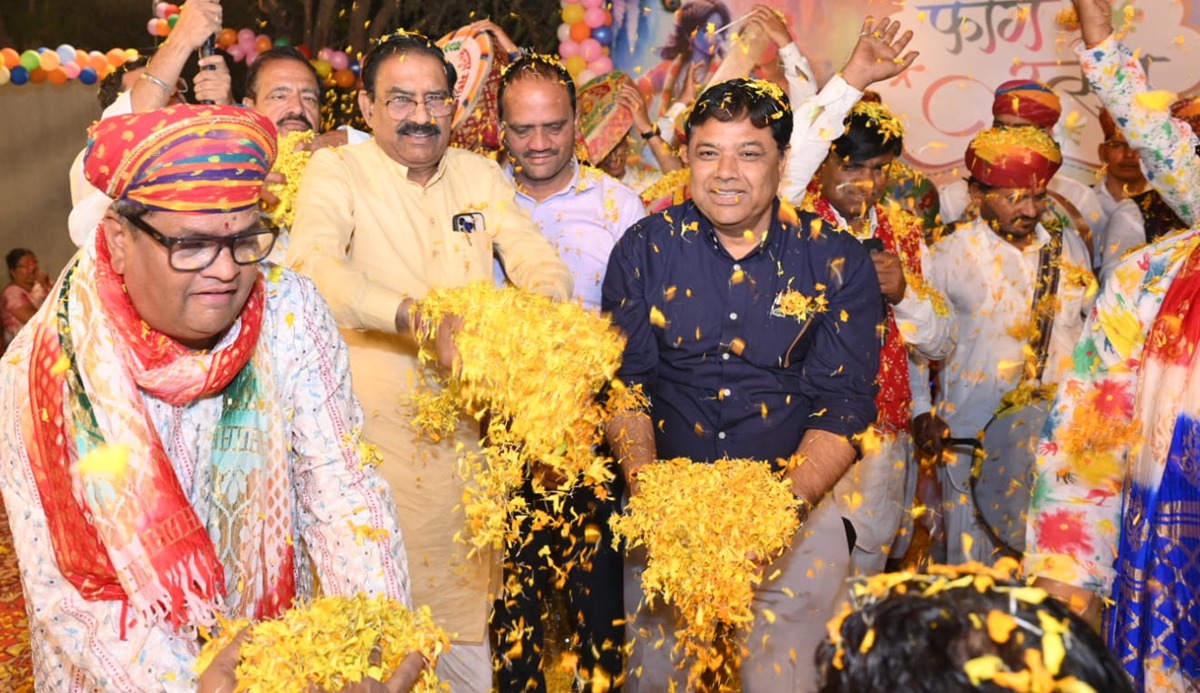 Chang playing and dance created a stir in the Falgun festival.