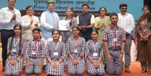 National-Youth-Parliament-Competition-Union-Minister-Arjun-Ram-Meghwal-distributes-awards.1-300x152 राष्ट्रीय युवा संसद प्रतियोगिता: केन्‍द्रीय मंत्री अर्जुन राम मेघवाल ने बांटे पुरस्कार