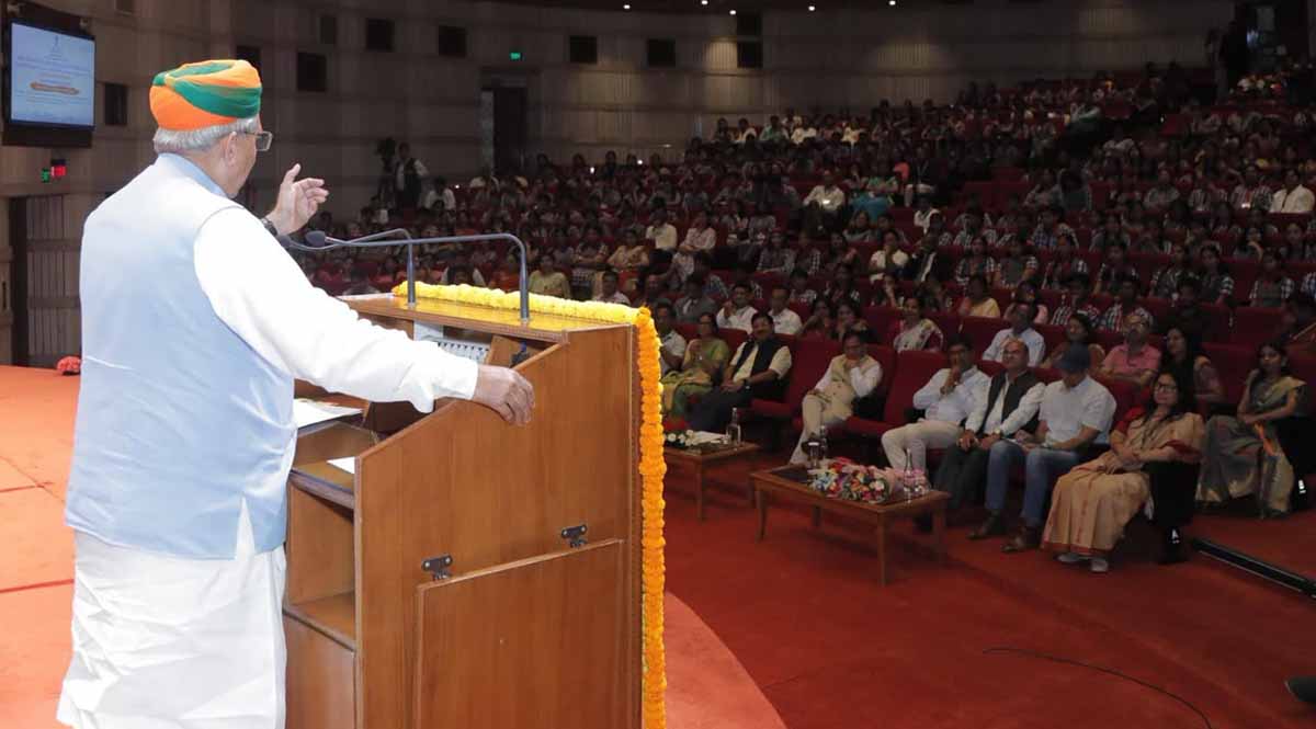 National Youth Parliament Competition Union Minister Arjun Ram Meghwal distributes awards..