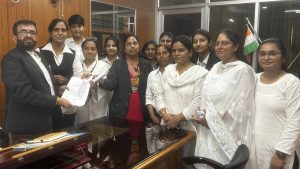 Women-lawyers-demand-a-separate-bar-room-submit-a-memorandum-to-the-District-and-Sessions-Judge.11-300x169 महिला अधिवक्ताओं ने मांगा अलग बार रूम, जिला एवं सत्र न्यायाधीश को सौंपा ज्ञापन