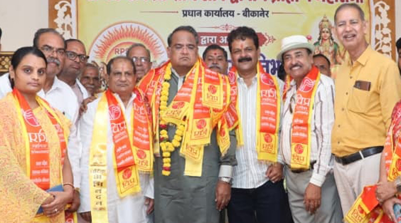 Vipra Foundation felicitated Kuldeep Vyas.