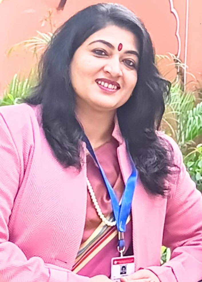 Dr. Meghna receives Best Online Research Paper Award.